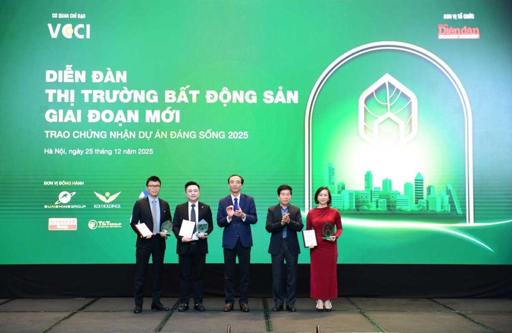 Dự án Noble Crystal của Sunshine Group được vinh danh tại chương trình Dự án đáng sống 2025 2 Ông Nguyễn Thanh Hưng nhận giải Dự án đáng sống 2025 tại sự kiện do VCCI chỉ đạo